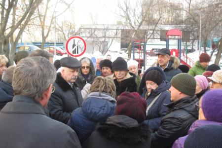 Москва. "Строительные  аферисты"  хотят  застроить  центр  Отрадного. Коммунисты против