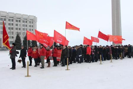 Самарские коммунисты отметили День Советской армии и Военно-морского флота 