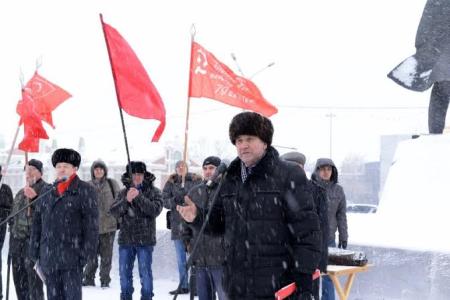 Новосибирские коммунисты провели митинг в защиту прав пенсионеров