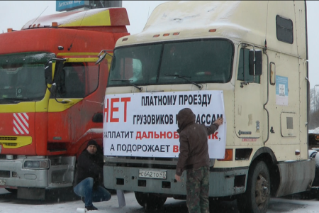 В Петербурге полиция задержала протестующих дальнобойщиков