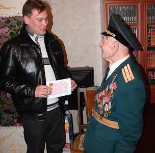 Республика Крым. Комсомольцы Симферополя поздравили ветеранов Великой Отечественной войны с Днем Советской Армии и Военно-морского флота