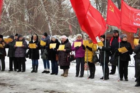 «Укрепим армию – отстоим Россию!». Демонстрация и митинг КПРФ в Саратове