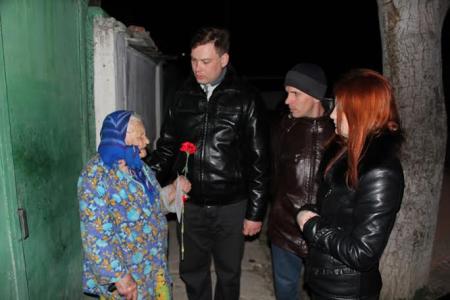 Республика Крым. Комсомольцы Симферополя поздравили ветеранов Великой Отечественной войны с Днем Советской Армии и Военно-морского флота