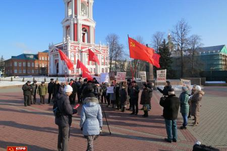 В Тамбове прошел пикет в честь Дня Советской Армии и Военно-Морского Флота