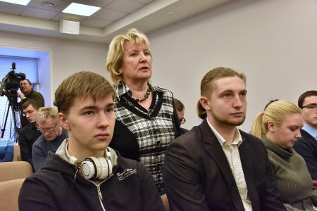 «Есть мирный выход из ситуации – это левоцентристский поворот»