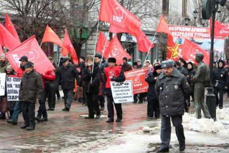 «Укрепим армию – отстоим Россию!». Демонстрация и митинг КПРФ в Саратове