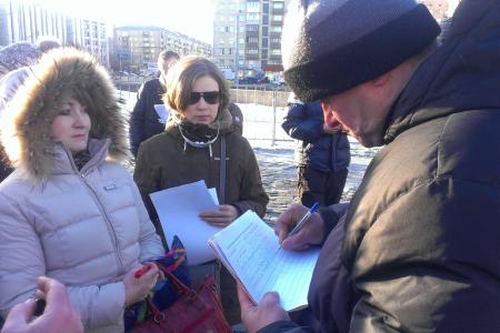 «Мама, кто-то украл нашу еду!». В Москве прошла акция родителей за возвращение полноценных полдников