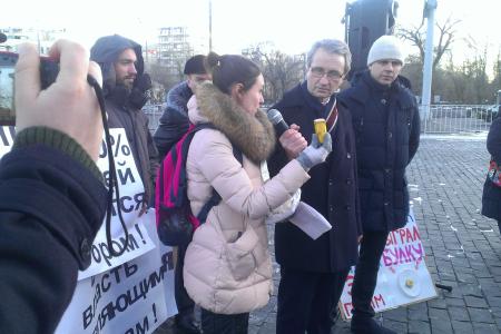«Мама, кто-то украл нашу еду!». В Москве прошла акция родителей за возвращение полноценных полдников
