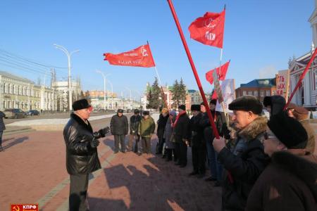 В Тамбове прошел пикет в честь Дня Советской Армии и Военно-Морского Флота