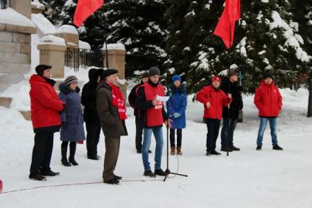 Долой министров-капиталистов! Акция протеста челябинских коммунистов