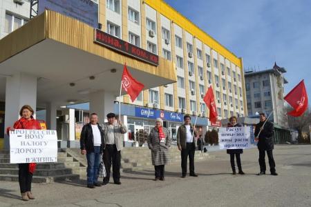 В Республике Калмыкия прошли пикеты–протесты в защиту социальных прав граждан