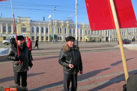В Тамбове прошел пикет в честь Дня Советской Армии и Военно-Морского Флота