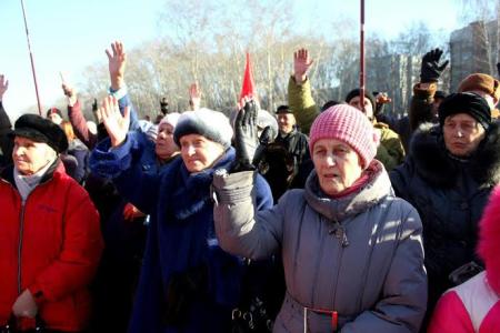 Свердловские коммунисты провели митинг за сохранение парка «Зеленая роща»