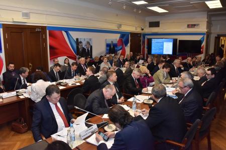 Коммунисты в Госдуме провели круглый стол по вопросу развития и освоения Арктики