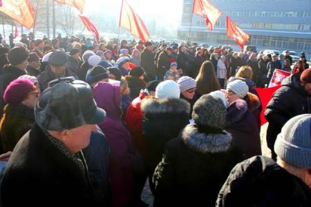 Свердловские коммунисты провели митинг за сохранение парка «Зеленая роща»