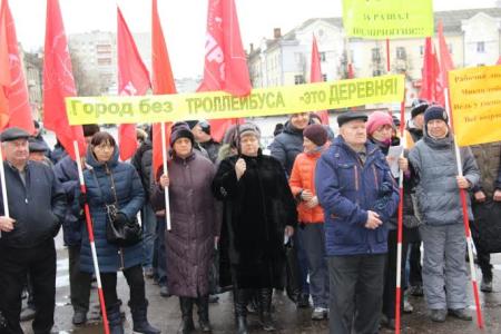 Брянские коммунисты отпраздновали 98-ю годовщину создания Красной Армии и Военно-морского флота