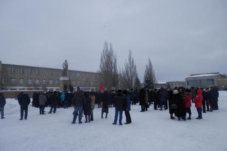 Омская область: В городе Таре прошел митинг против роста тарифов ЖКХ 