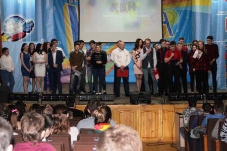 Команда челябинских комсомольцев "Красные в городе" достойно выступила на смотре КВН