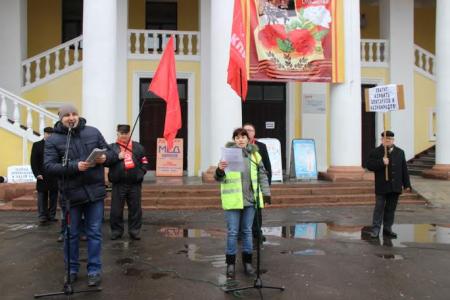 Брянские коммунисты отпраздновали 98-ю годовщину создания Красной Армии и Военно-морского флота