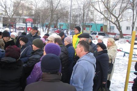 Москва. "Строительные  аферисты"  хотят  застроить  центр  Отрадного. Коммунисты против