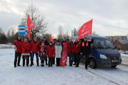 Коммунисты провели автопробег по Новгородскому району