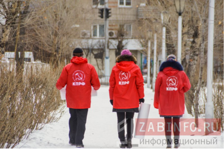 Читинское городское отделение КПРФ вышло с серией одиночных пикетов на тему катастрофической ситуации в экономике Забайкальского края