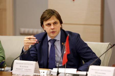 Рост смертности, скученность и социальная изоляция. В Мосгордуме обсудили проблемы нарушения прав москвичей в учреждениях соцобслуживания