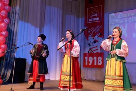 Новосибирск. В ДК «Прогресс» прошел праздник в честь Дня Советской армии и Военно-морского флота, организованный КПРФ