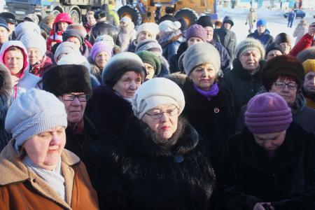 Свердловские коммунисты вместе с жителями Карпинска вышли на митинг, чтобы остановить коммунальный беспредел