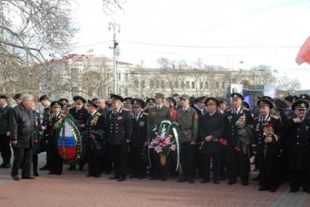 Севастопольские коммунисты торжественно отметили День Советской Армии и Военно-морского флота
