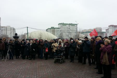 Москва. Жители «дома с трещиной» вышли на митинг в Жулебино