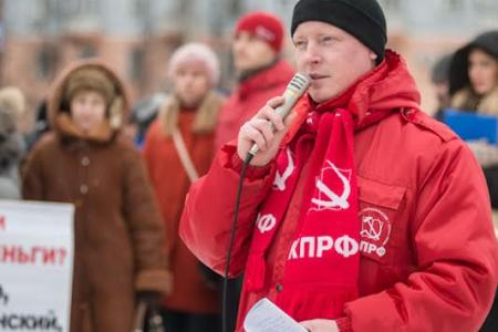 «Правительство Медведева в отставку!». Митинг ивановских коммунистов