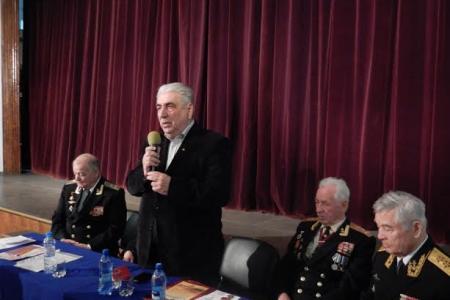 Севастопольские коммунисты торжественно отметили День Советской Армии и Военно-морского флота