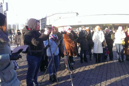 «Мама, кто-то украл нашу еду!». В Москве прошла акция родителей за возвращение полноценных полдников