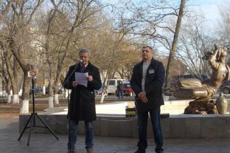 Нет услуги - нет оплаты! Акция протеста коммунистов в городе Красноперекопске Республики Крым