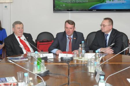 Депутат-коммунист Алексей Тренин провел заседание Экспертного совет при Комитете ГД по промышленности по вопросам компрессорного машиностроения и импортозамещения инженерных систем в строительстве