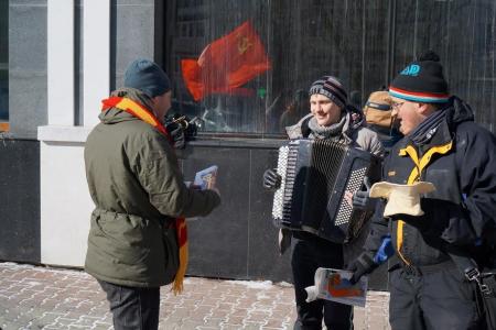 Приморский край. В день Советской Армии в городе Артёме возложили цветы к мемориалу и провели праздничный пикет
