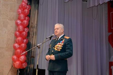 Новосибирск. В ДК «Прогресс» прошел праздник в честь Дня Советской армии и Военно-морского флота, организованный КПРФ