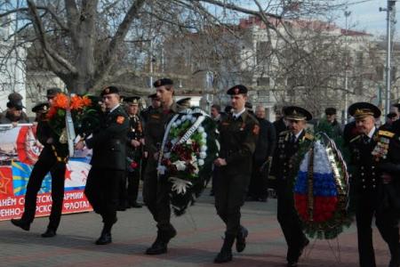 Севастопольские коммунисты торжественно отметили День Советской Армии и Военно-морского флота