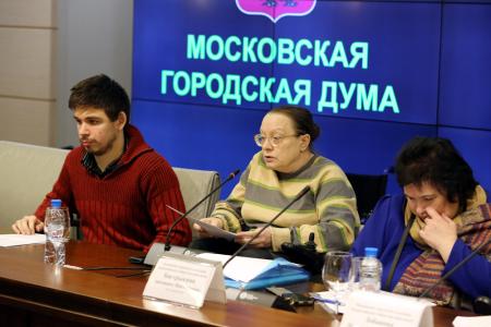 Рост смертности, скученность и социальная изоляция. В Мосгордуме обсудили проблемы нарушения прав москвичей в учреждениях соцобслуживания