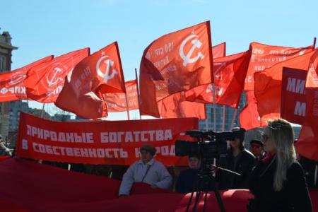 «Армия, будь с народом! Вместе – победим!». Митинг КПРФ в Ростове-на-Дону