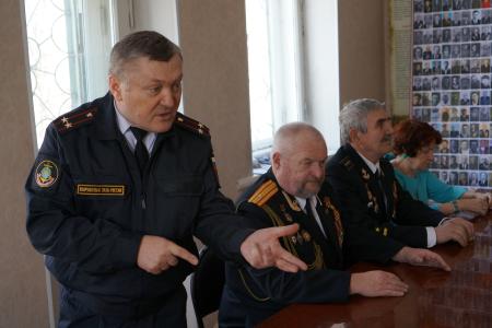 Приморский край. Депутат-коммунист Госдумы Алексей Корниенко вручил награды и подарок активистам общественных ветеранских организаций города Артёма