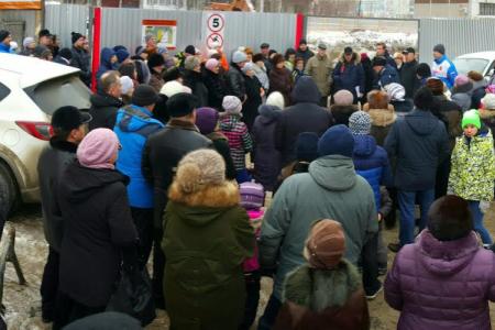 Свердловские коммунисты в ходе дворовой встречи поддержали противников точечной застройки