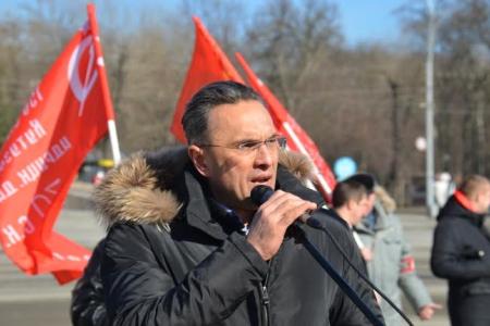 «Армия, будь с народом! Вместе – победим!». Митинг КПРФ в Ростове-на-Дону