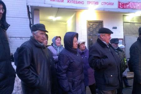 Москва. Валерий Рашкин и Андрей Клычков застряли в лифте во время инспекции треснувшего дома
