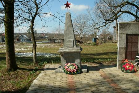 Жители станицы Кутаисской города Горячий ключ Краснодарского края поблагодарили С.П. Обухова за помощь в реставрации памятника на братской могиле советским воинам