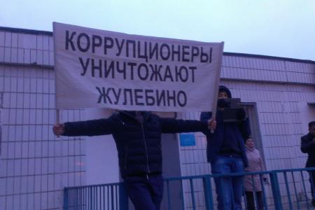 Москва. Валерий Рашкин и Андрей Клычков застряли в лифте во время инспекции треснувшего дома