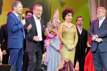 Д.Г. Новиков и В.Г. Поздняков от имени Г.А. Зюганова приветствовали участников программы «Звёзды «Романсиады» в Кремле»