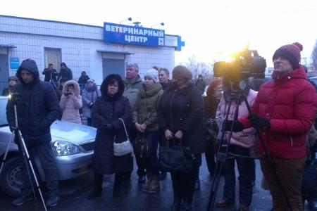 Москва. Валерий Рашкин и Андрей Клычков застряли в лифте во время инспекции треснувшего дома