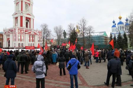 Тамбовчане вышли на акцию протеста под знаменами КПРФ
